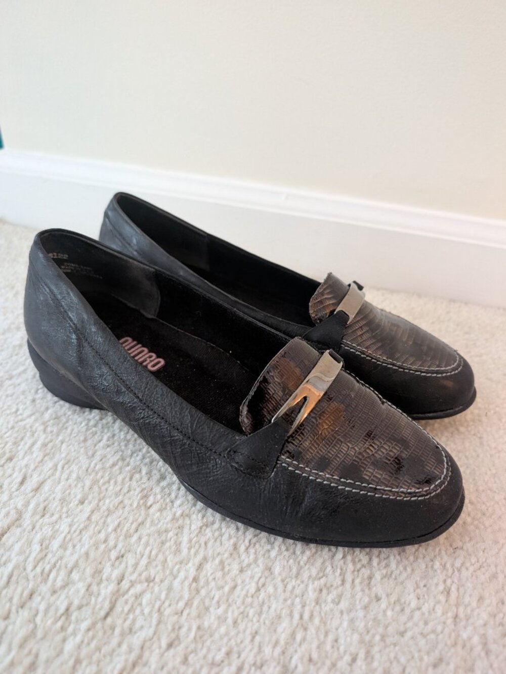 Munro Black Leather Lizard-Embossed Slip-On Loafers